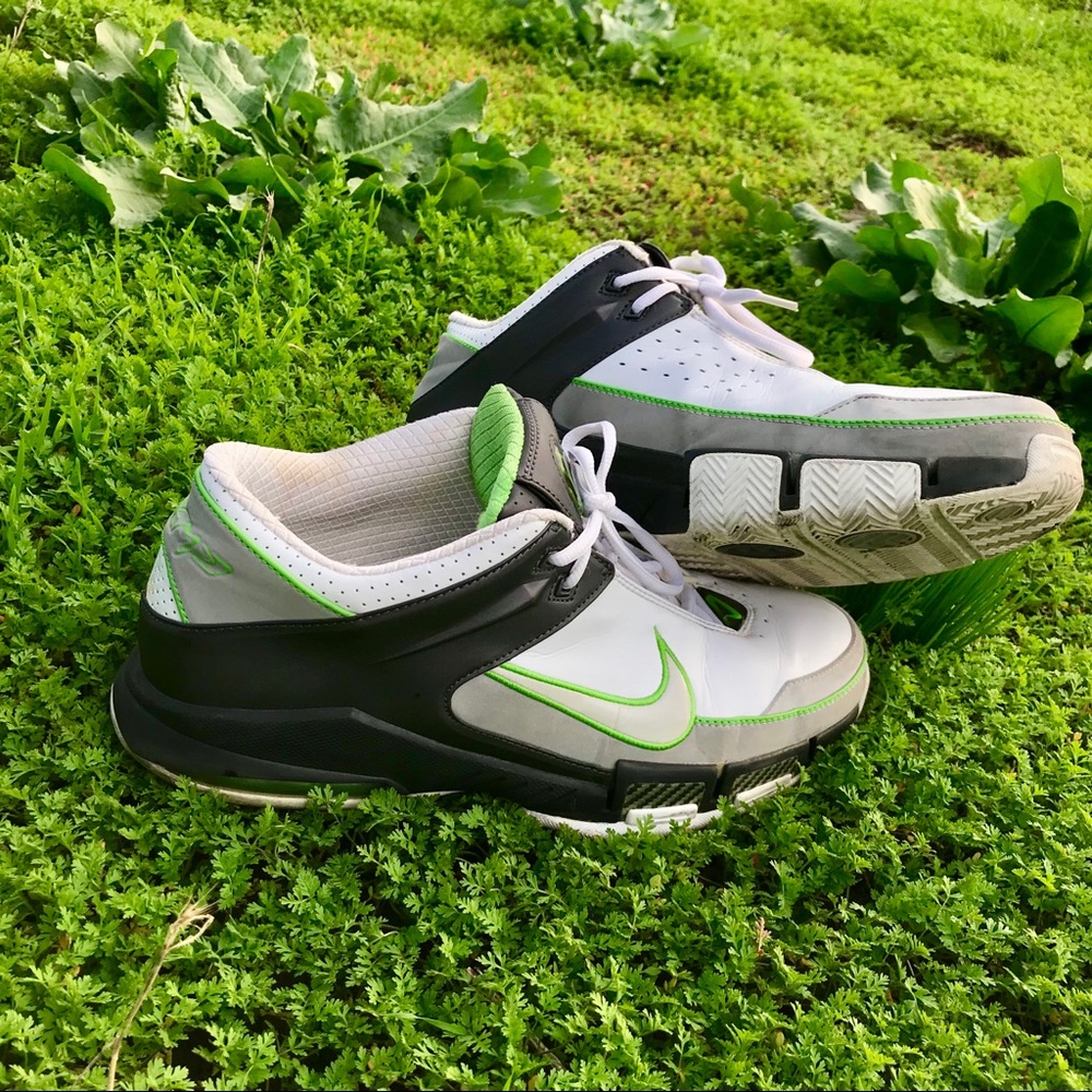 2006 Vintage Nike Uptempo Pro Low Top Sneaker